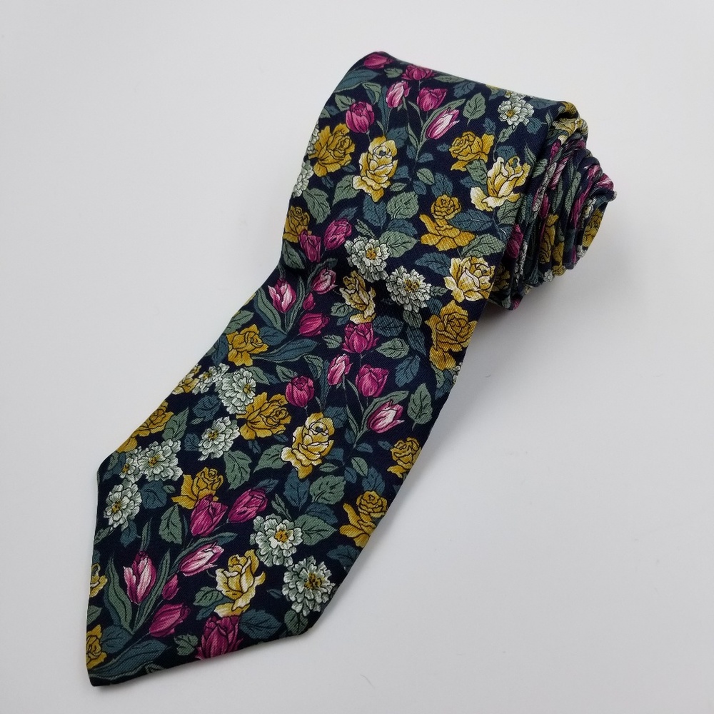 Lands End 100% Silk Men’s Navy Blue Floral Neck Tie EUC
